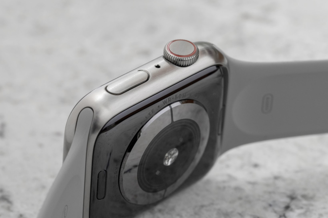 apple_watch-チタニウム
